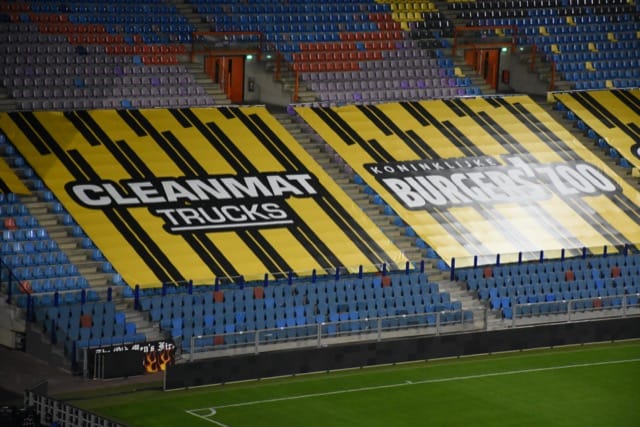 Vitesse viert erewedstrijd clubicoon Theo Bos met nipte zege op MVV